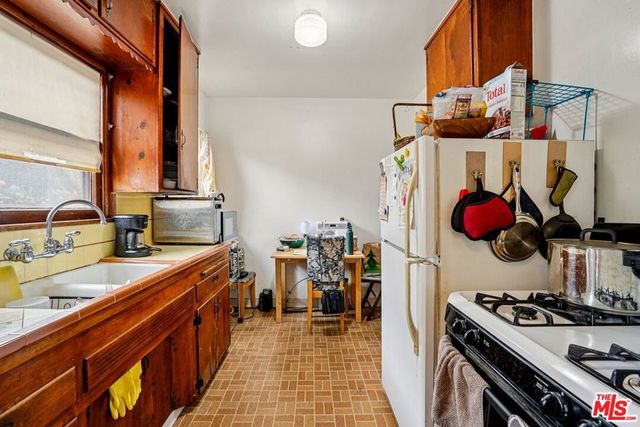 13361 Beach Avenue, Marina Del Rey, CA 90292