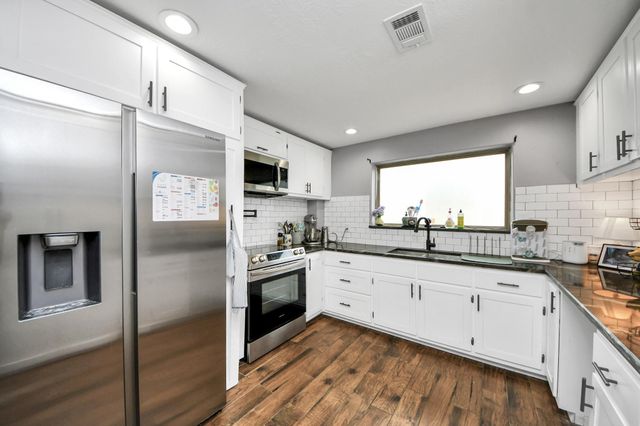 130 County Road 3470 N, Cleveland, TX 77327