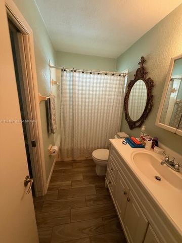 3631 NE 14th Ave, Pompano Beach, FL 33064