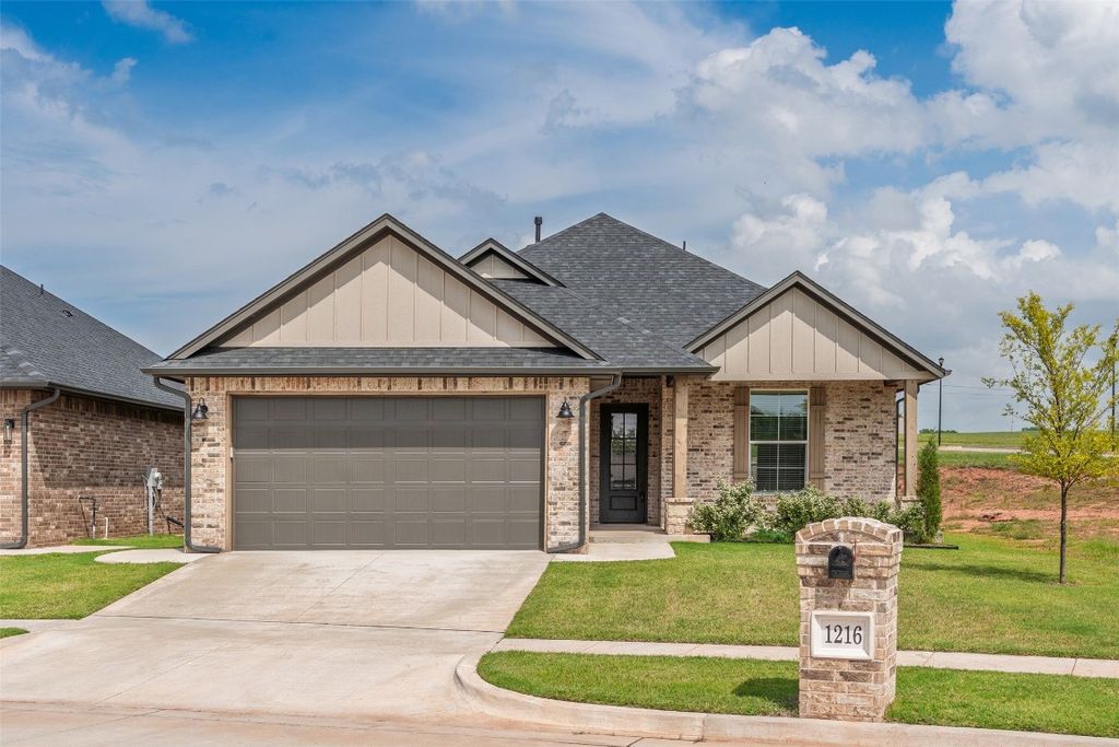 1216 Colonial Avenue, Tuttle, OK 73089