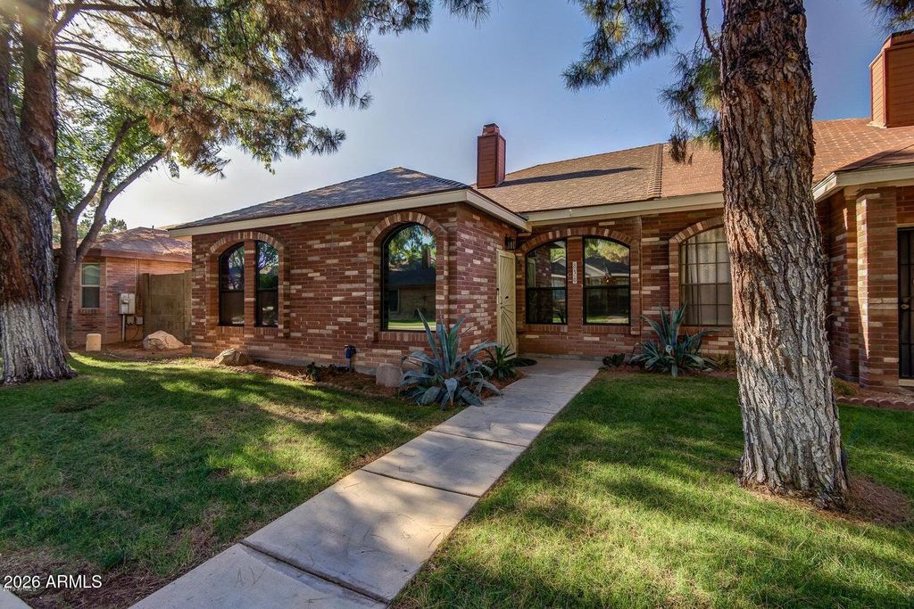 Image 1 of property listing at 830 E BRUCE Avenue, Gilbert, AZ 85234