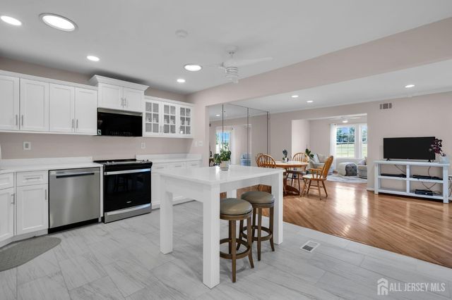 19 Hillsborough Drive A, Monroe, NJ 08831