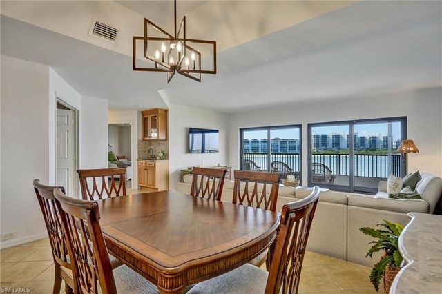 334 La Peninsula BLVD 334, Naples, FL 34113