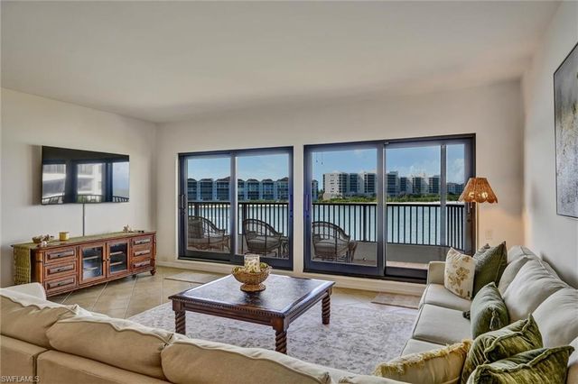 334 La Peninsula BLVD 334, Naples, FL 34113