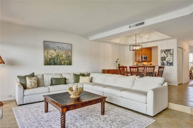 334 La Peninsula BLVD 334, Naples, FL 34113