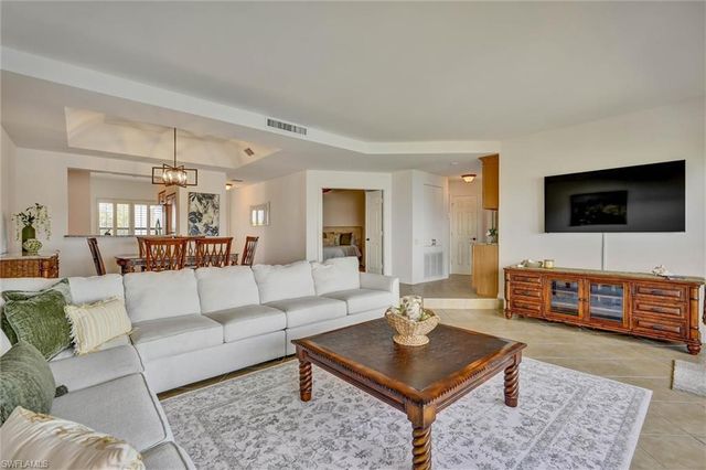 334 La Peninsula BLVD 334, Naples, FL 34113