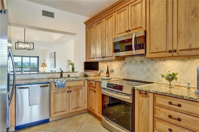 334 La Peninsula BLVD 334, Naples, FL 34113
