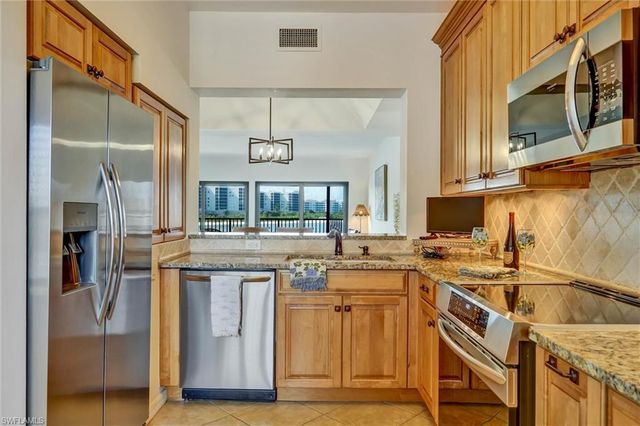 334 La Peninsula BLVD 334, Naples, FL 34113