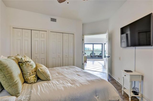 334 La Peninsula BLVD 334, Naples, FL 34113