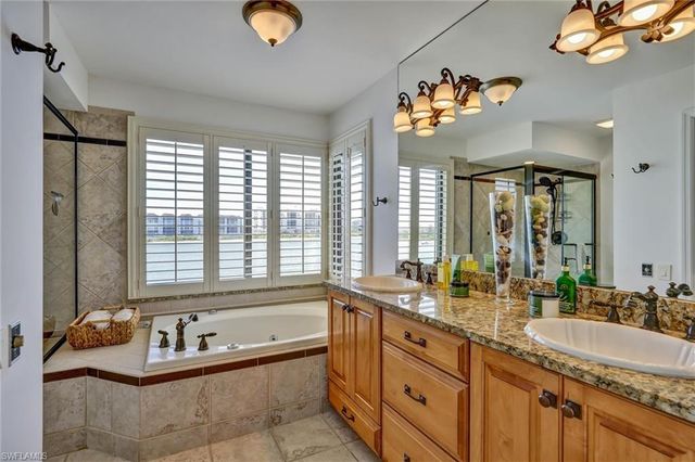 334 La Peninsula BLVD 334, Naples, FL 34113