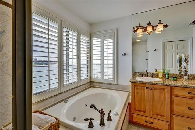 334 La Peninsula BLVD 334, Naples, FL 34113