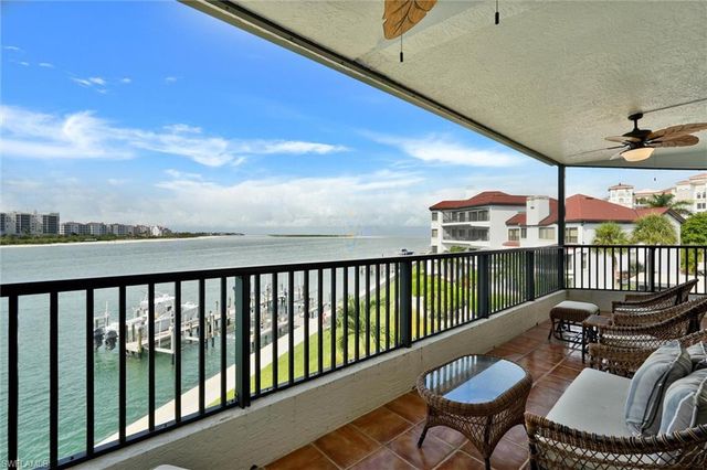 334 La Peninsula BLVD 334, Naples, FL 34113