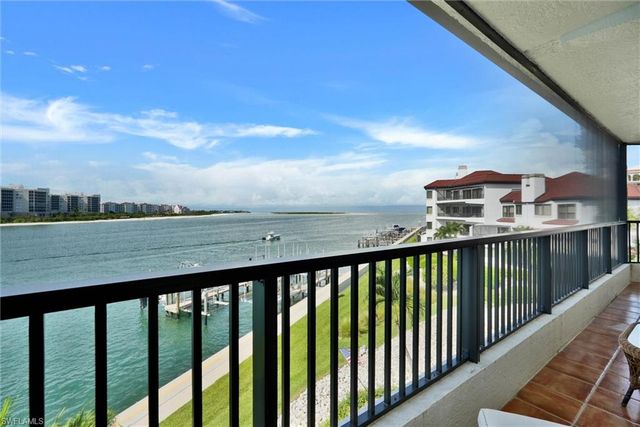 334 La Peninsula BLVD 334, Naples, FL 34113