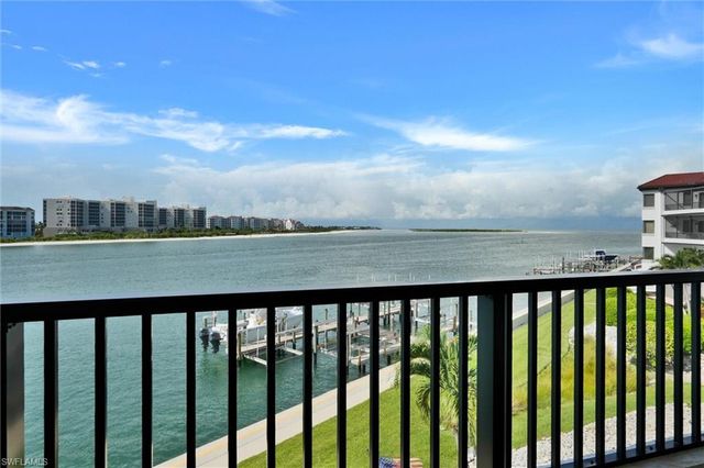 334 La Peninsula BLVD 334, Naples, FL 34113