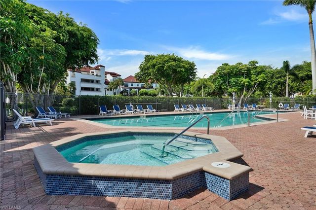 334 La Peninsula BLVD 334, Naples, FL 34113