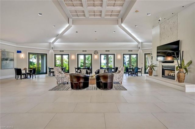 334 La Peninsula BLVD 334, Naples, FL 34113