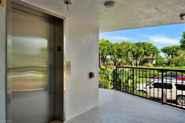 334 La Peninsula BLVD 334, Naples, FL 34113