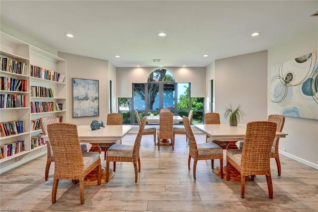 334 La Peninsula BLVD 334, Naples, FL 34113