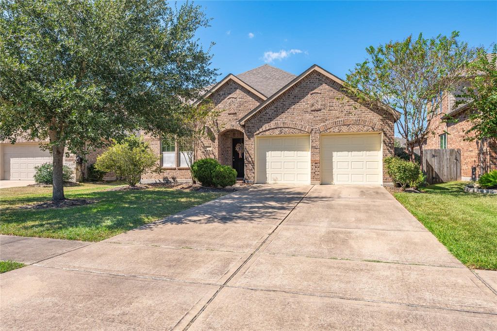 605 Chesterfield Lane, League City, TX 77573