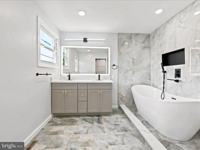 5 S SYRACUSE DR, Cherry Hill, NJ 08034