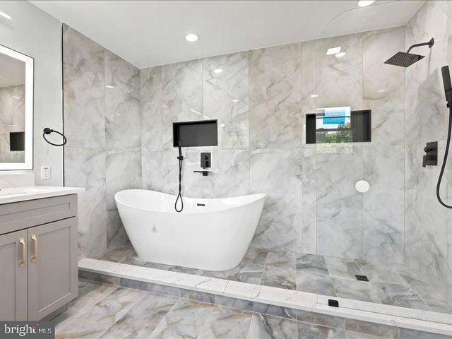 5 S SYRACUSE DR, Cherry Hill, NJ 08034