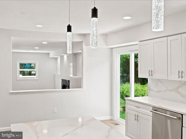 5 S SYRACUSE DR, Cherry Hill, NJ 08034