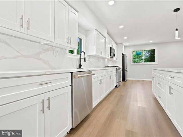 5 S SYRACUSE DR, Cherry Hill, NJ 08034