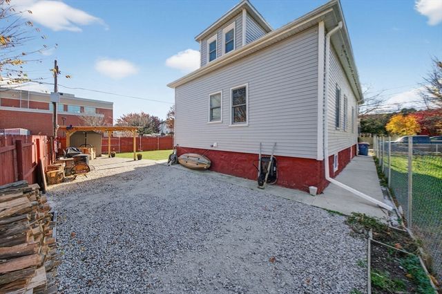 173 Glennon St, New Bedford, MA 02745