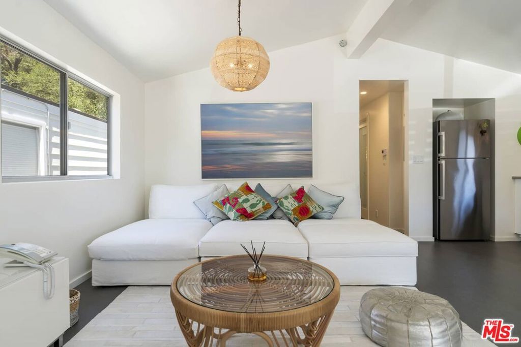 Image 11 of property listing at 29 Paradise Cove Road, Malibu, CA 90265