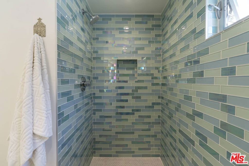 Image 14 of property listing at 29 Paradise Cove Road, Malibu, CA 90265