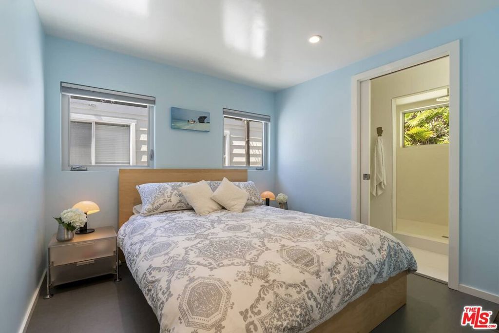 Image 15 of property listing at 29 Paradise Cove Road, Malibu, CA 90265