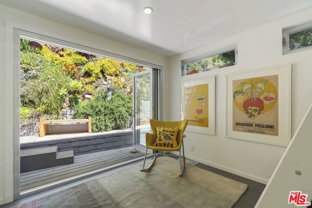 Image 17 of property listing at 29 Paradise Cove Road, Malibu, CA 90265