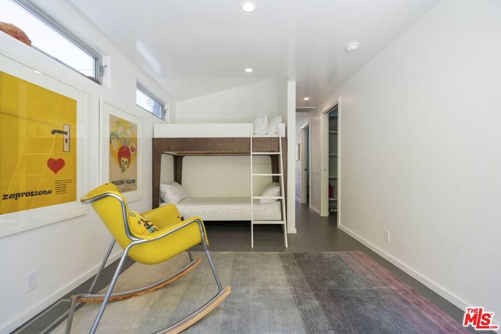 Image 18 of property listing at 29 Paradise Cove Road, Malibu, CA 90265