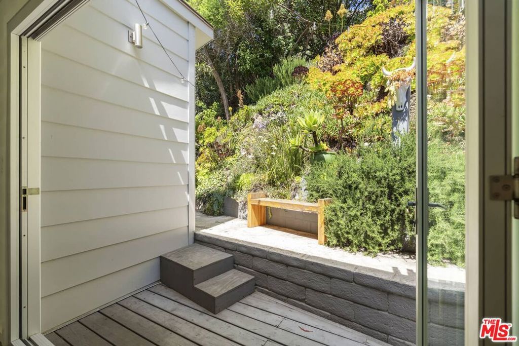 Image 19 of property listing at 29 Paradise Cove Road, Malibu, CA 90265