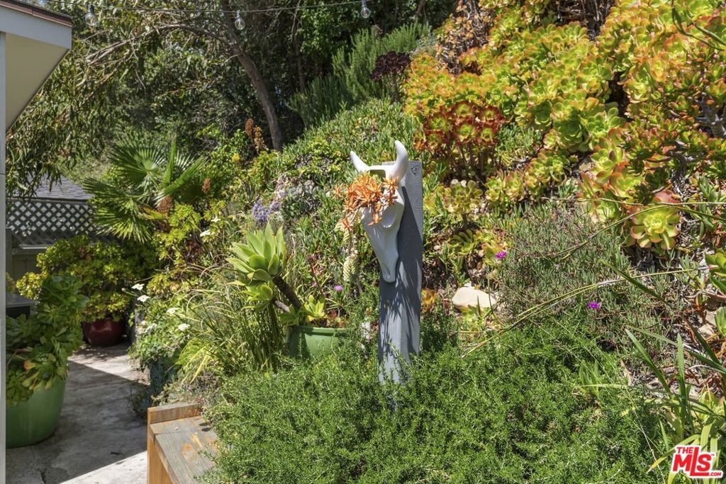 Image 20 of property listing at 29 Paradise Cove Road, Malibu, CA 90265