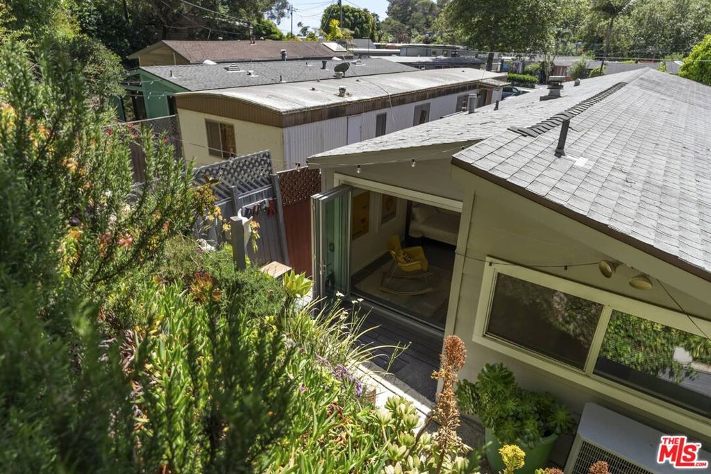 Image 21 of property listing at 29 Paradise Cove Road, Malibu, CA 90265