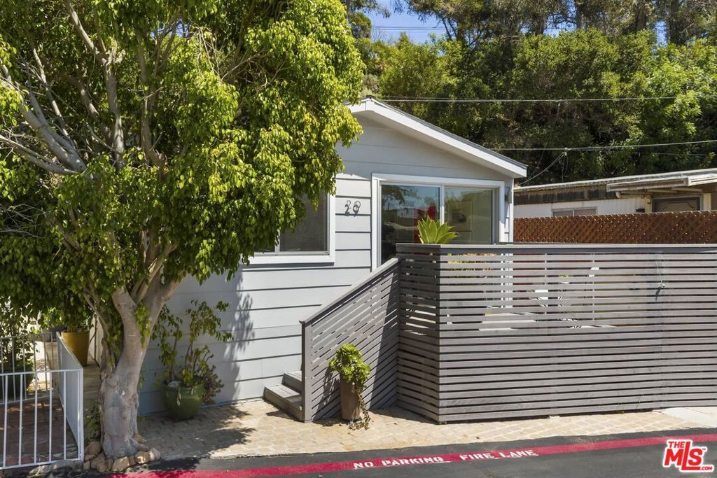 Image 22 of property listing at 29 Paradise Cove Road, Malibu, CA 90265