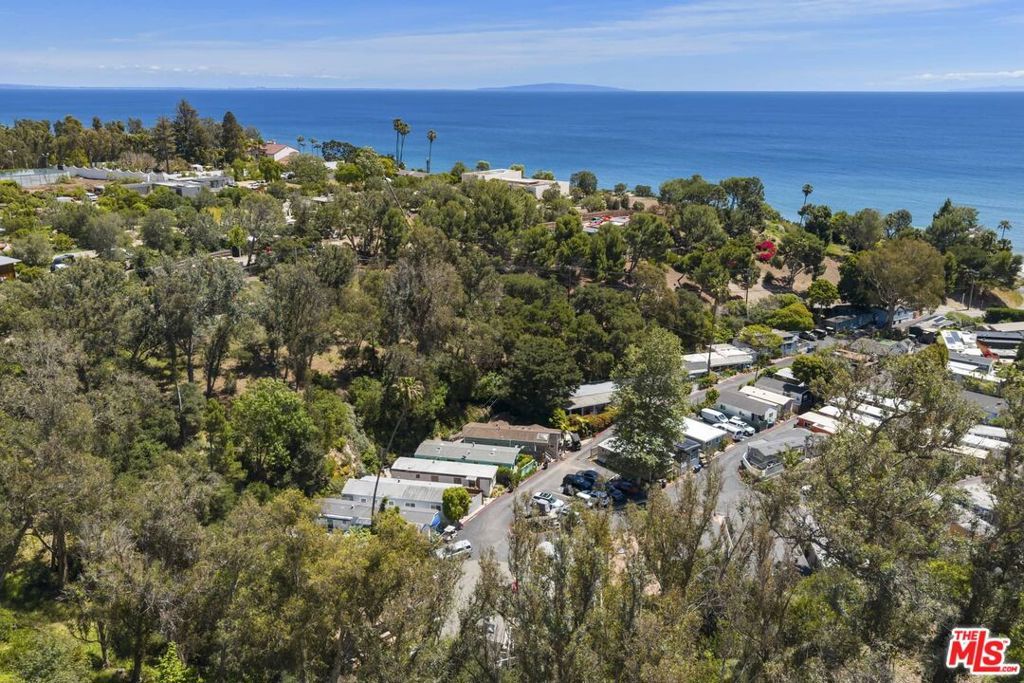 Image 23 of property listing at 29 Paradise Cove Road, Malibu, CA 90265