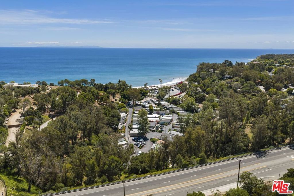 Image 24 of property listing at 29 Paradise Cove Road, Malibu, CA 90265