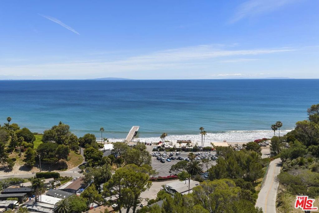 Image 25 of property listing at 29 Paradise Cove Road, Malibu, CA 90265