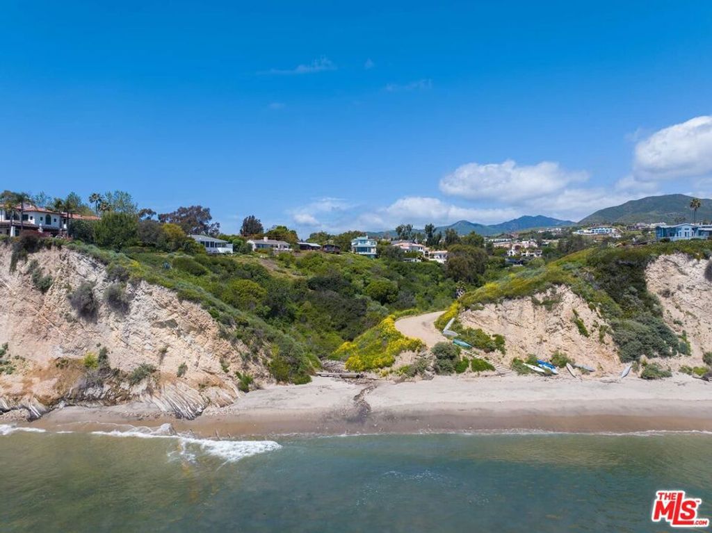 Image 26 of property listing at 29 Paradise Cove Road, Malibu, CA 90265
