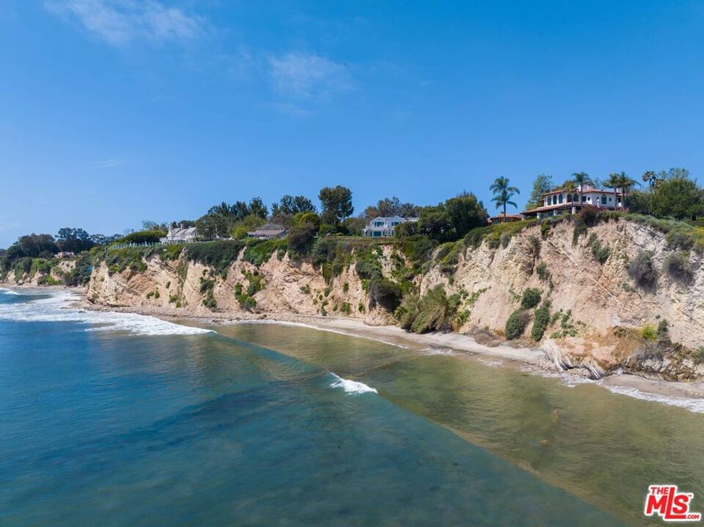 Image 27 of property listing at 29 Paradise Cove Road, Malibu, CA 90265