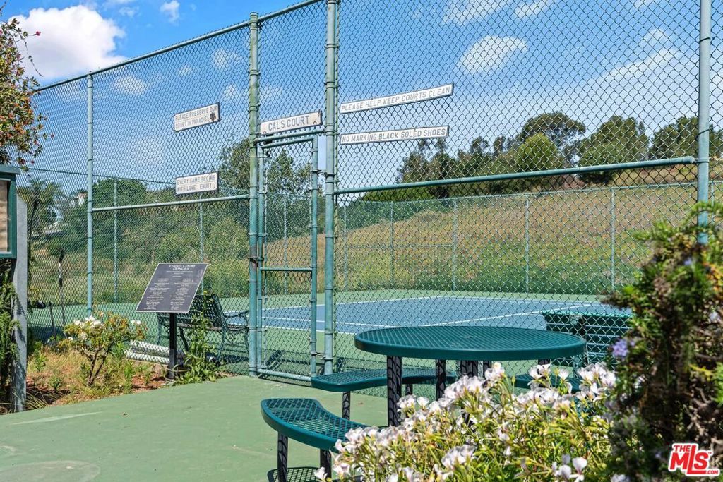 Image 32 of property listing at 29 Paradise Cove Road, Malibu, CA 90265