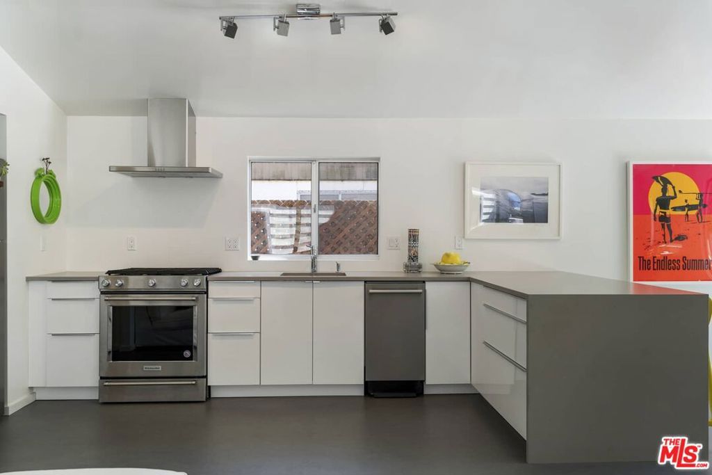 Image 9 of property listing at 29 Paradise Cove Road, Malibu, CA 90265