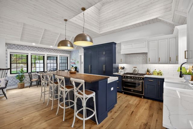 27 Evangeline Road, Falmouth, MA 02540