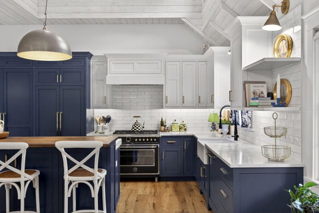 27 Evangeline Road, Falmouth, MA 02540