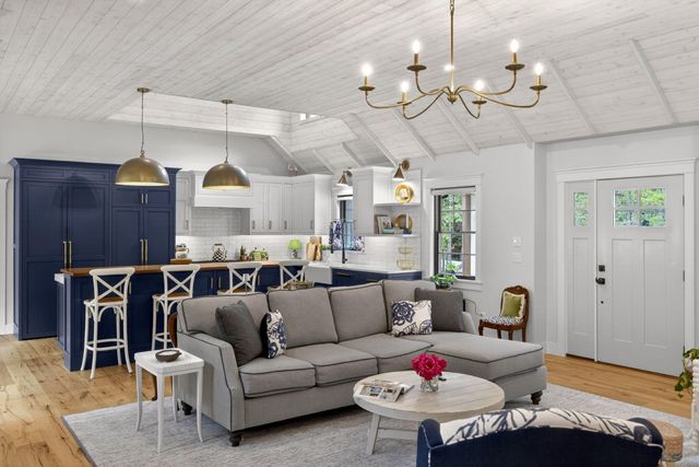 27 Evangeline Road, Falmouth, MA 02540