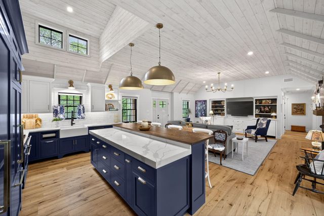 27 Evangeline Road, Falmouth, MA 02540