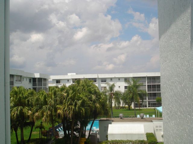 6698 10th Avenue N 106, Lake Worth, FL 33467