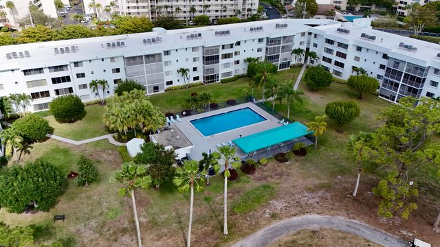 6698 10th Avenue N 106, Lake Worth, FL 33467